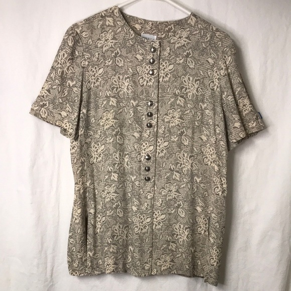 R&M Richards Tops - R & M Richards Blouse Size 10 Cream with Black floral pattern Silver Buttons